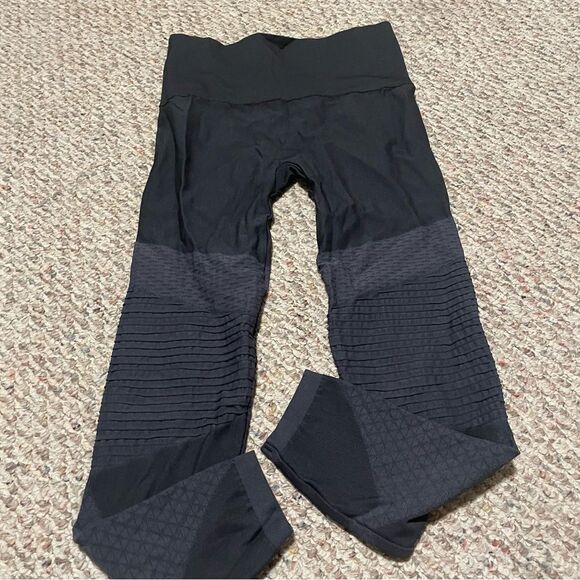 Spanx Look at Me Now Seamless Moto Leggings in Navy- Size Large - Picture 5 of 7